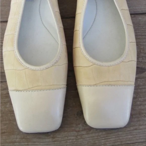 Bruno Magli Women's Beige Croc-Embossed Heels - Picture 3 of 4